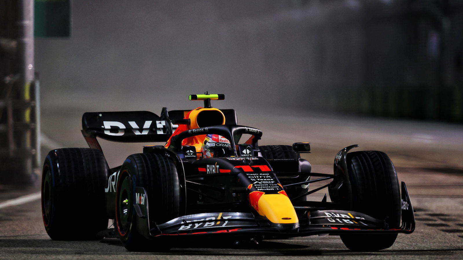 Sergio Perez (MEX) Red Bull Racing RB18.