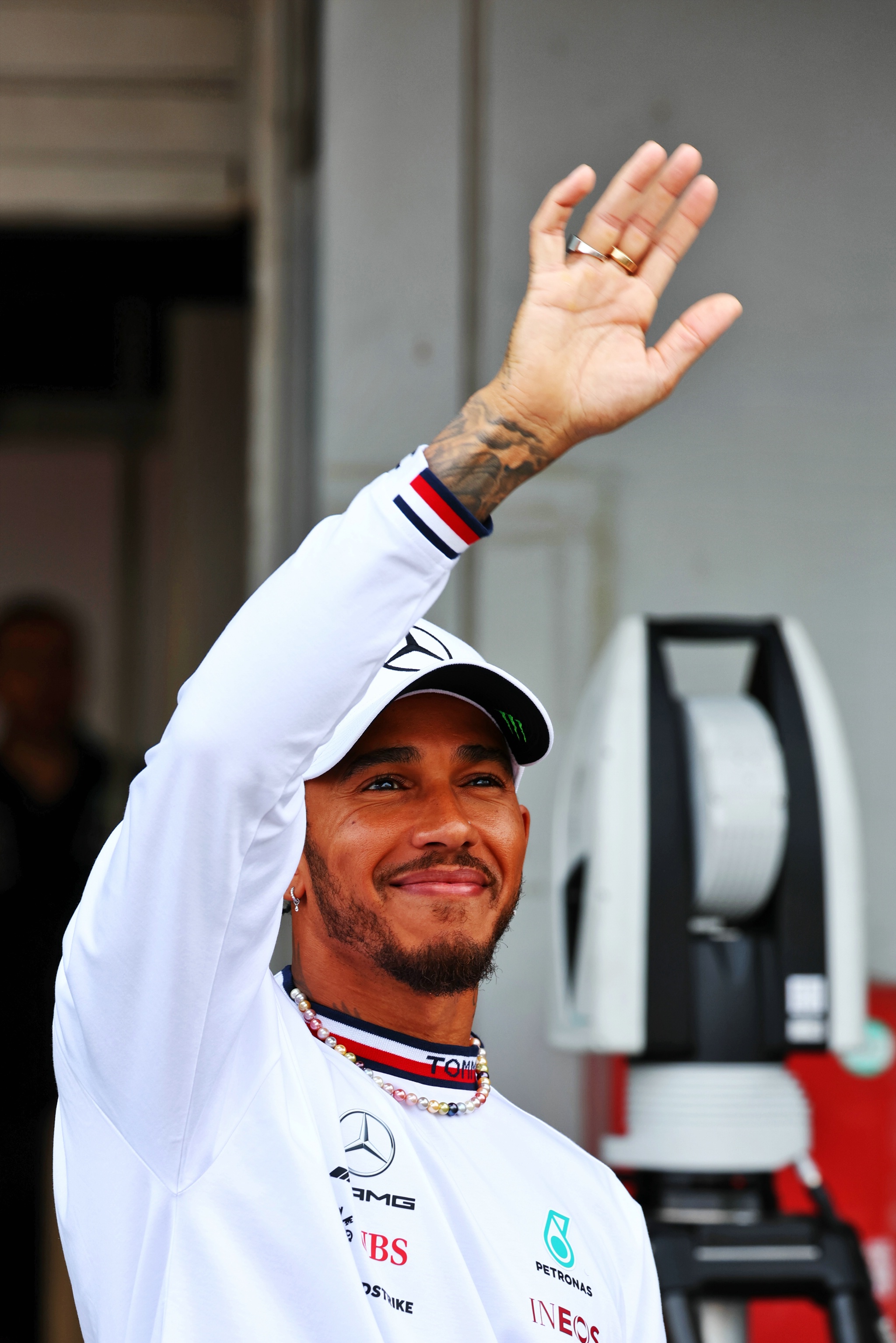 Lewis Hamilton (GBR) ) Mercedes AMG F1. Kejuaraan Dunia Formula 1, Rd 18, Grand Prix Jepang, Suzuka, Jepang, Persiapan