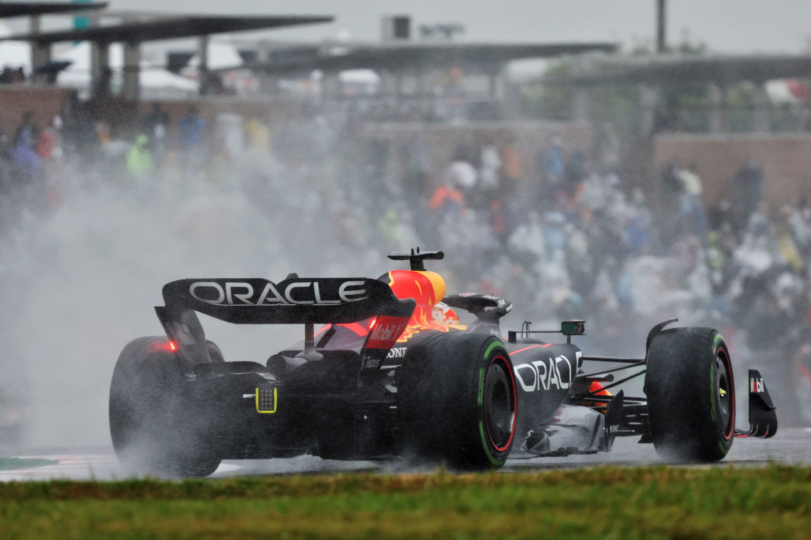 Max Verstappen (NLD) ) Red Bull Racing RB18. Kejuaraan Dunia Formula 1, Rd 18, Grand Prix Jepang, Suzuka, Jepang,
