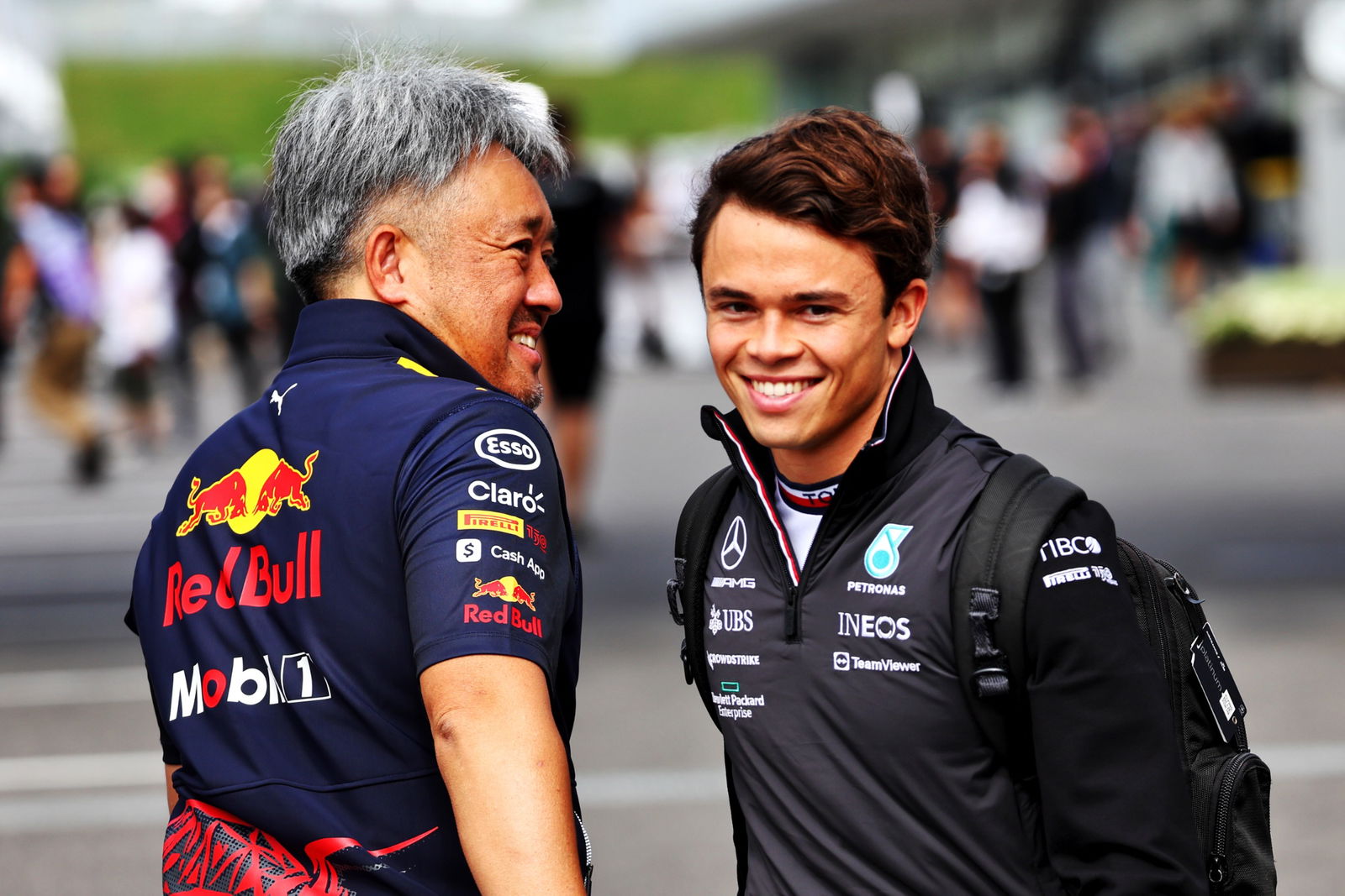 (L to R): Masashi Yamamoto (JPN) Red Bull Racing Consultant with Nyck de Vries (NLD) Mercedes AMG F1 Test and Reserve
