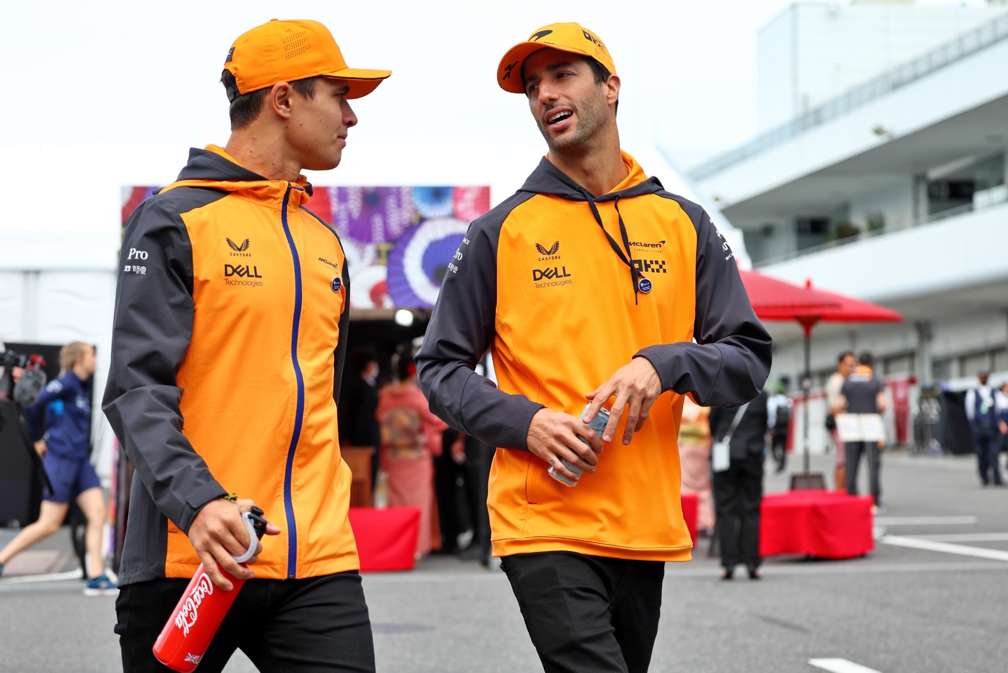(L ke R ): Lando Norris (GBR) McLaren dengan rekan setimnya Daniel Ricciardo (AUS) McLaren. Kejuaraan Dunia Formula 1, Rd 18,