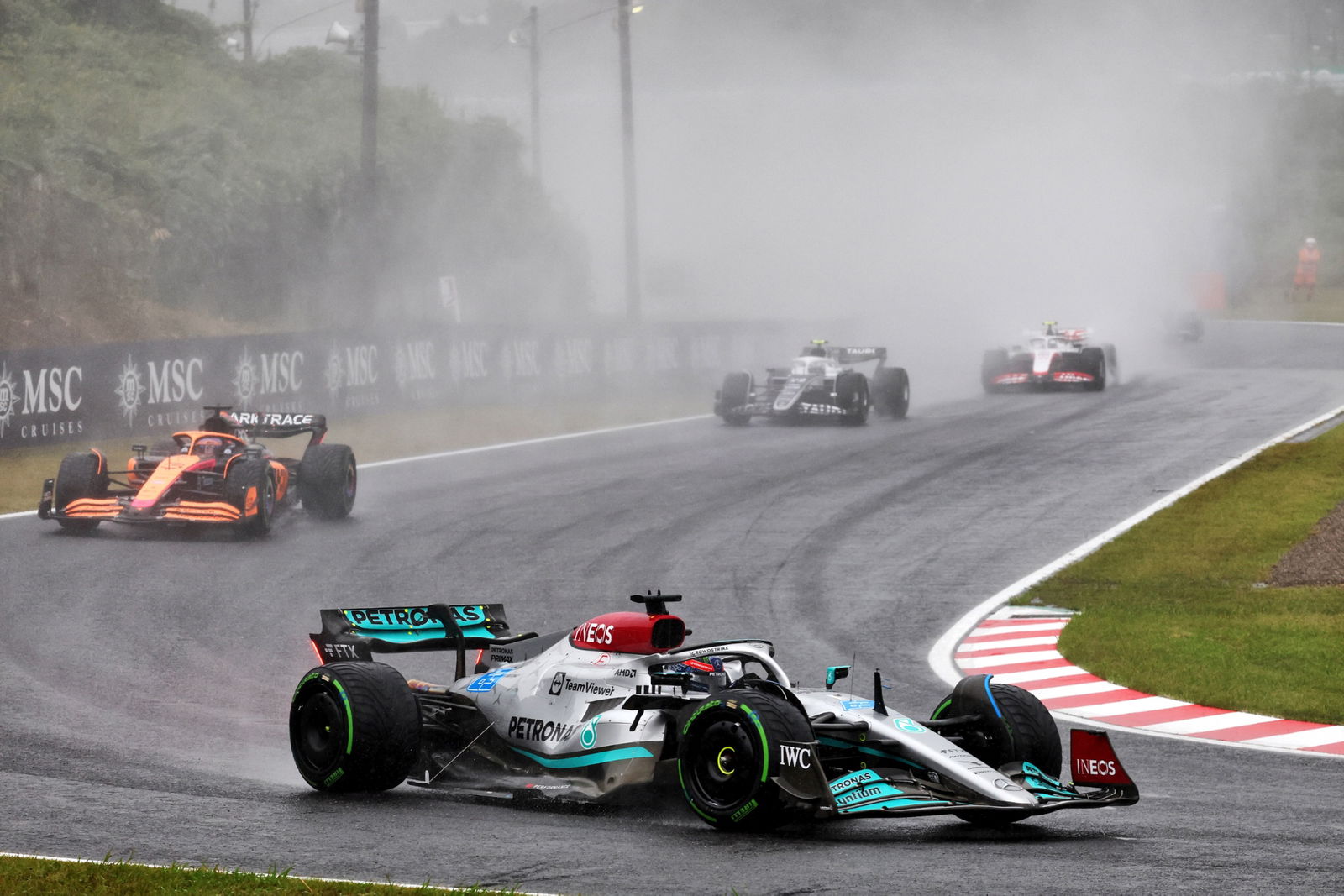 George Russell (GBR) Mercedes AMG F1 W13. Formula 1 World Championship, Rd 18, Japanese Grand Prix, Suzuka, Japan, Race