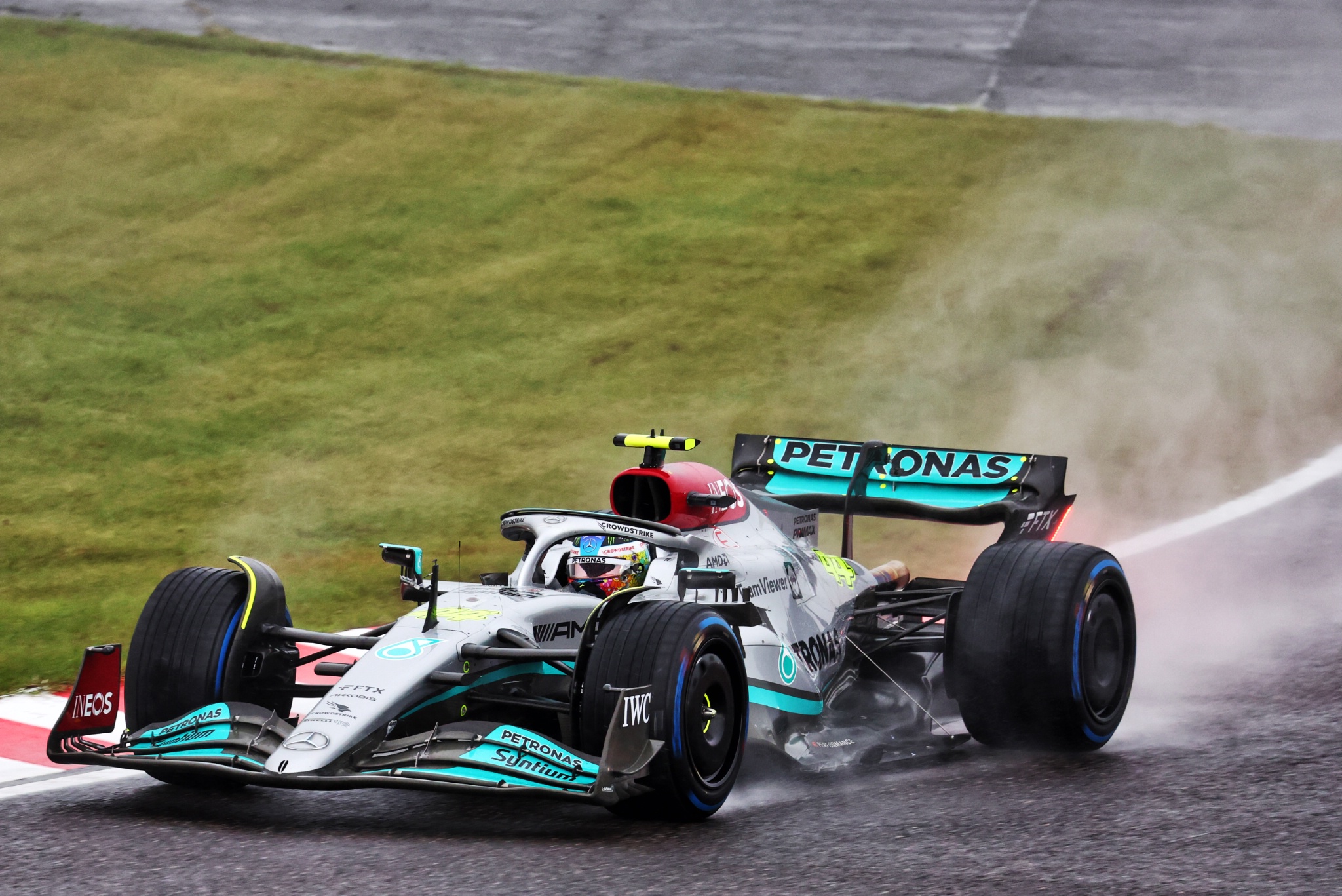 Lewis Hamilton (GBR) Mercedes AMG F1 W13. Formula 1 World Championship, Rd 18, Japanese Grand Prix, Suzuka, Japan, Race