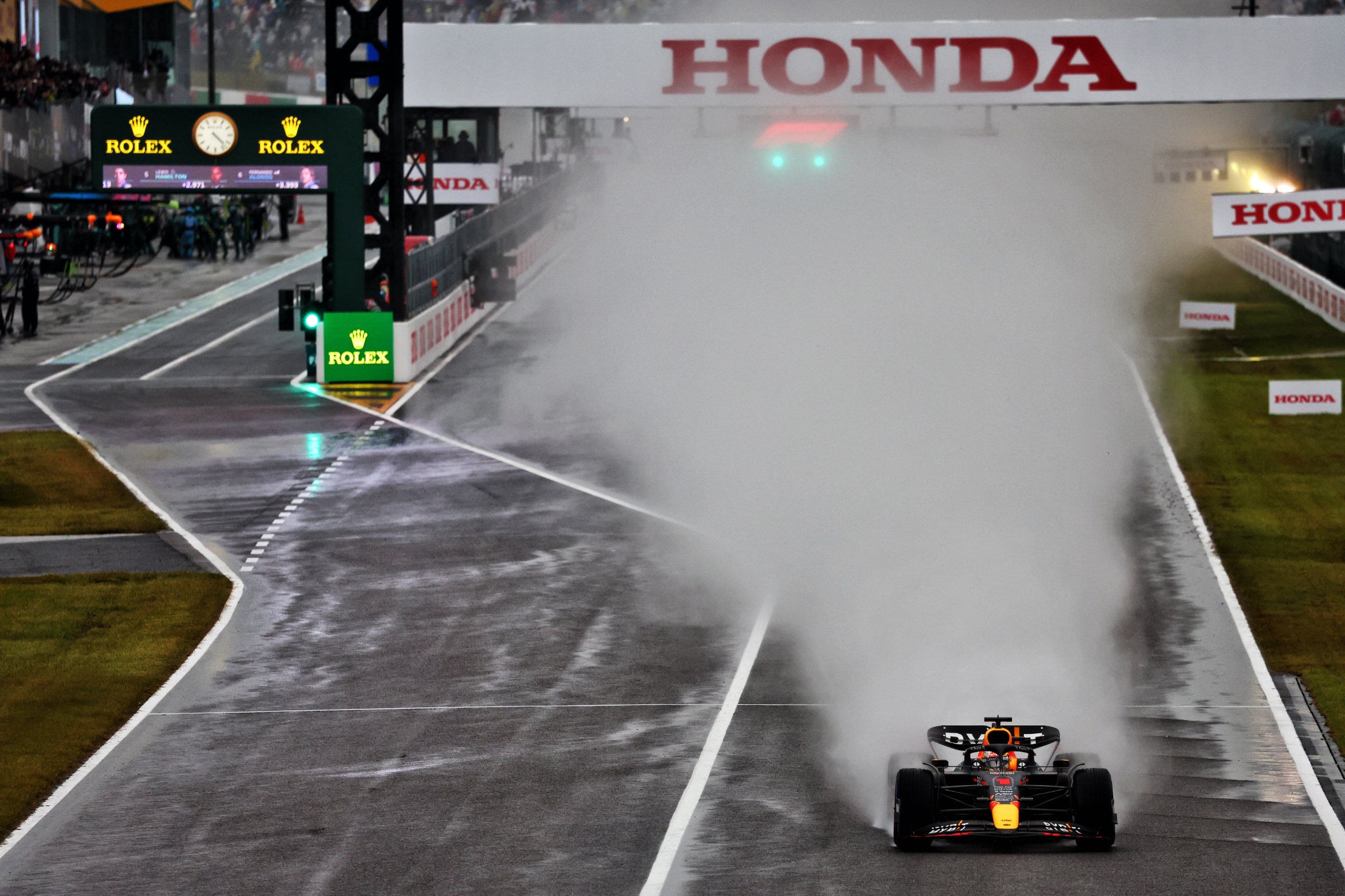 Max Verstappen (NLD) Red Bull Racing RB18. Formula 1 World Championship, Rd 18, Japanese Grand Prix, Suzuka, Japan, Race