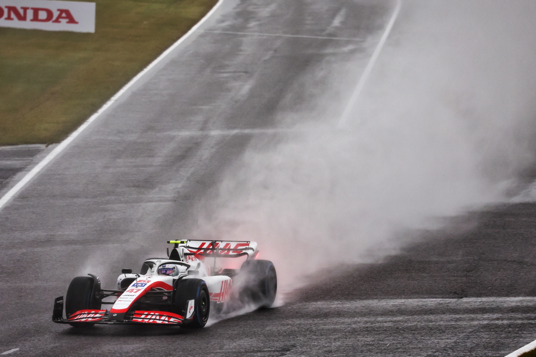 Mick Schumacher (GER) Haas VF-22. Formula 1 World Championship, Rd 18, Japanese Grand Prix, Suzuka, Japan, Race Day.-