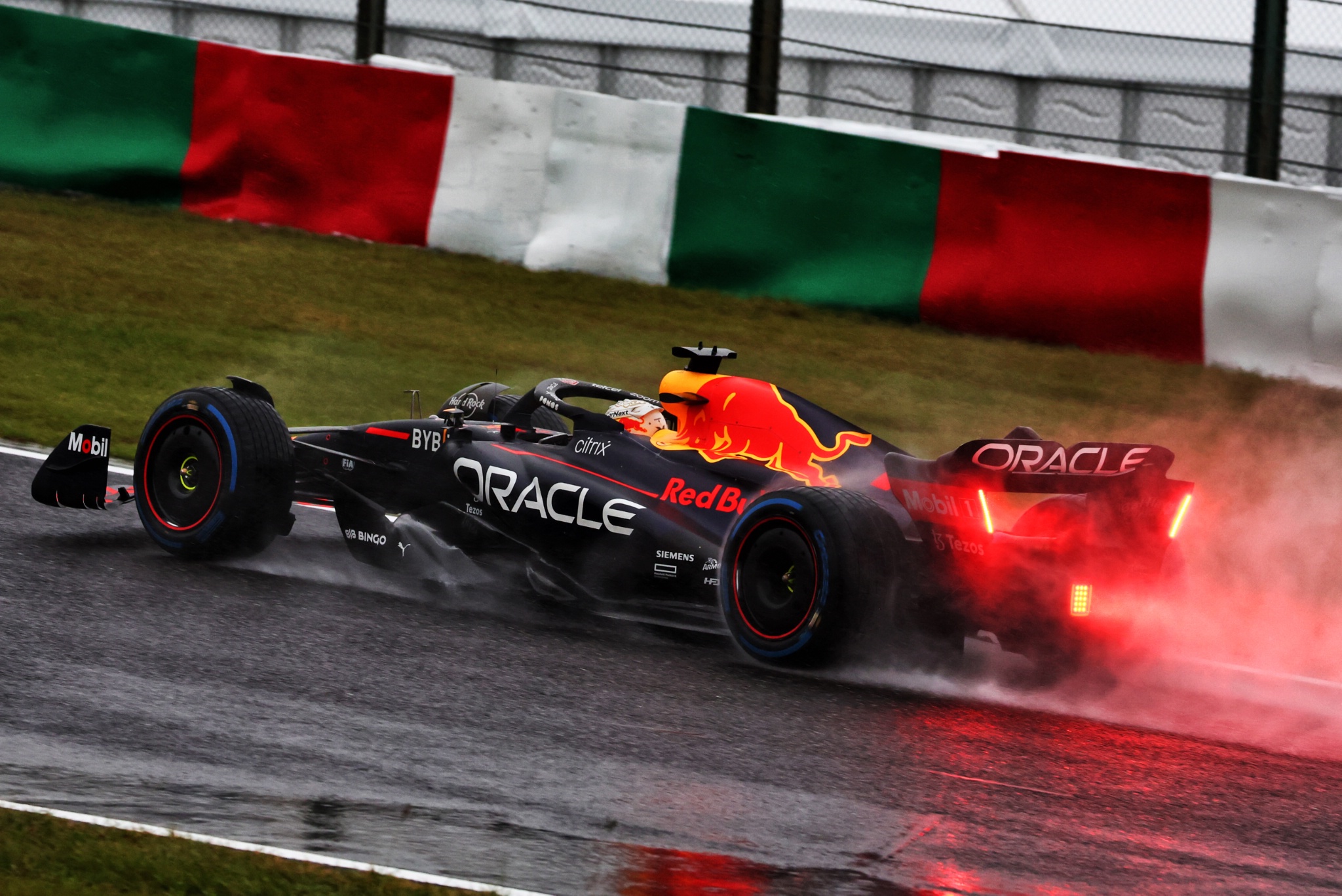 Max Verstappen (NLD) ) Red Bull Racing RB18. Kejuaraan Dunia Formula 1, Rd 18, Grand Prix Jepang, Suzuka, Japan, Race