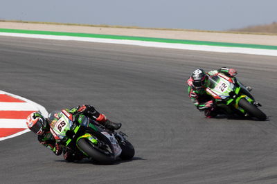 Jonathan Rea and Alex Lowes, WorldSBK superpole race, 9 October