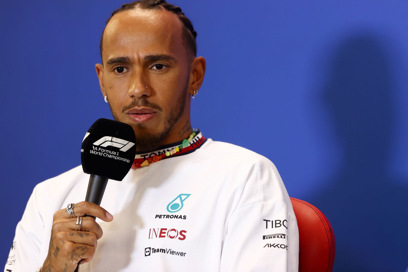 Lewis Hamilton (GBR) ) Mercedes AMG F1 dalam Konferensi Pers FIA. Kejuaraan Dunia Formula 1, Rd 19, Grand Amerika Serikat