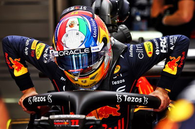 Sergio Perez (MEX) Red Bull Racing RB18. 