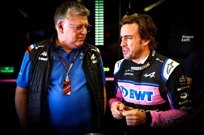 Otmar Szafnauer (USA) Alpine F1 Team, Team Principal and Fernando Alonso (ESP), Alpine F1 Team Formula 1 World