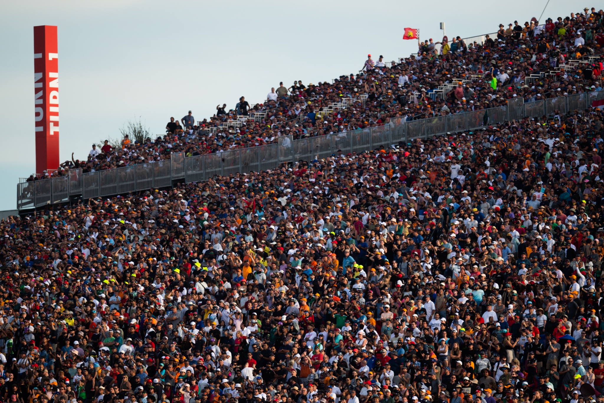 Suasana sirkuit - penggemar di tribun. Kejuaraan Dunia Formula 1, Rd 19, Grand Prix Amerika Serikat, Austin, Texas,