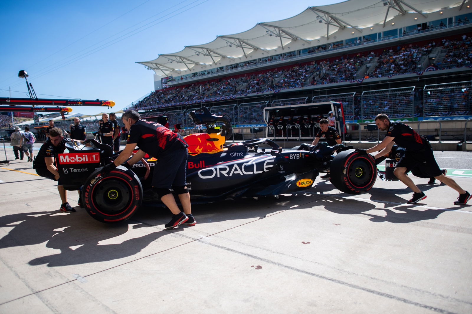 Sergio Perez (MEX) ) Red Bull Racing RB18. Kejuaraan Dunia Formula 1, Rd 19, Grand Prix Amerika Serikat, Austin, Texas,