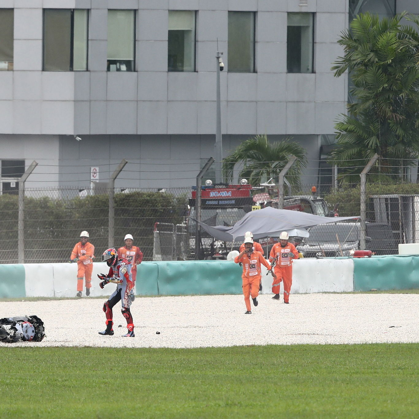 Fabio Di Giannantonio Darryn Binder crash MotoGP race, Malaysian MotoGP, 23 October