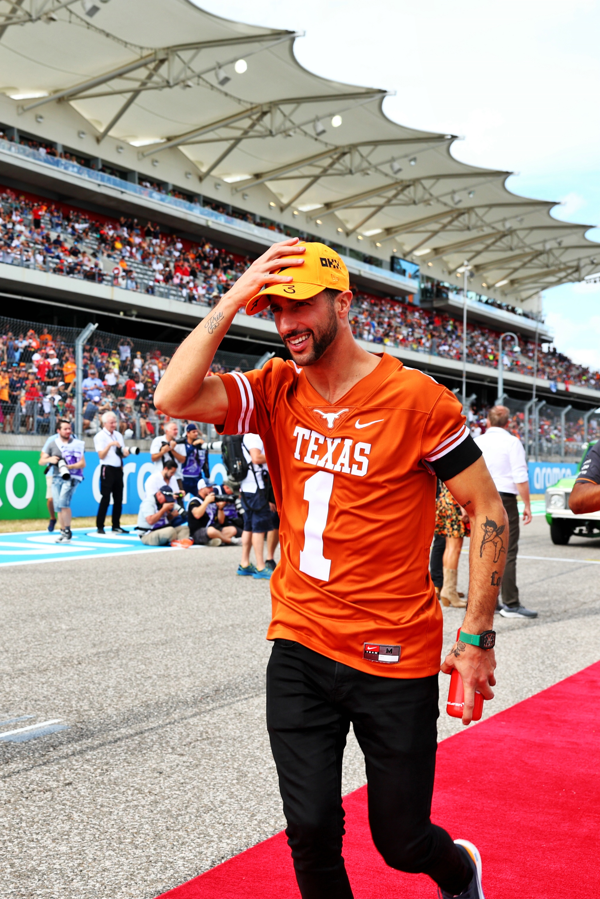 Daniel Ricciardo (AUS) ) McLaren di parade pembalap. Kejuaraan Dunia Formula 1, Rd 19, Grand Prix Amerika Serikat,