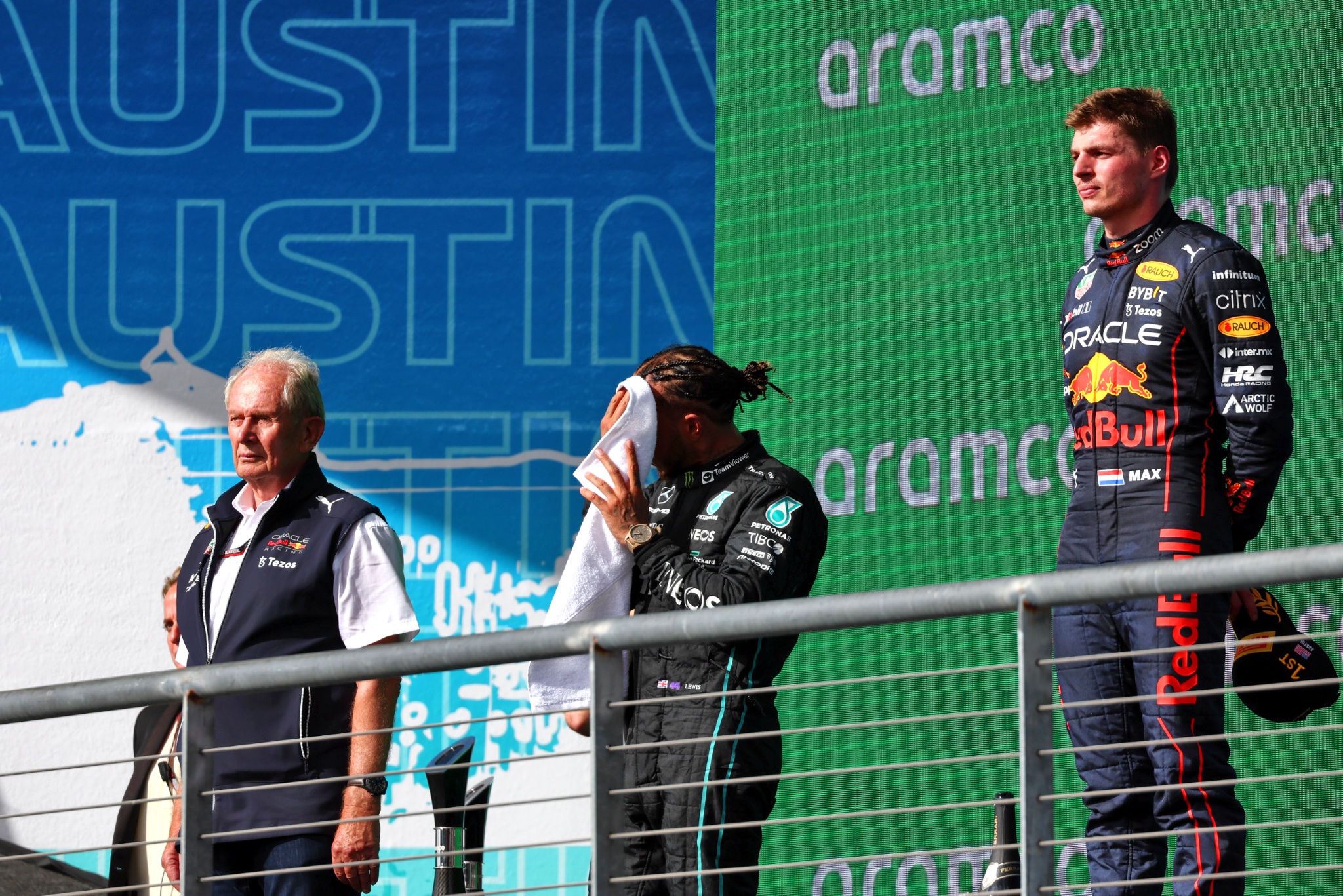 (L to R): Dr Helmut Marko (AUT) Red Bull Motorsport Consultant; Lewis Hamilton (GBR) Mercedes AMG F1; and race winner Max
