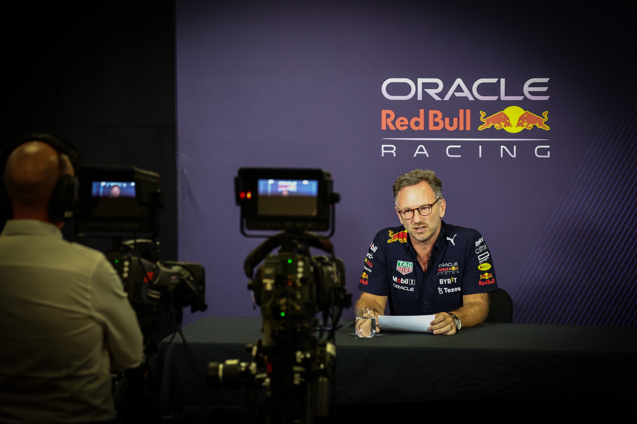 Christian Horner (GBR) ), Kepala Tim Red Bull Racing selama konferensi persnya tentang pelanggaran batas biaya. Dunia Formula 1