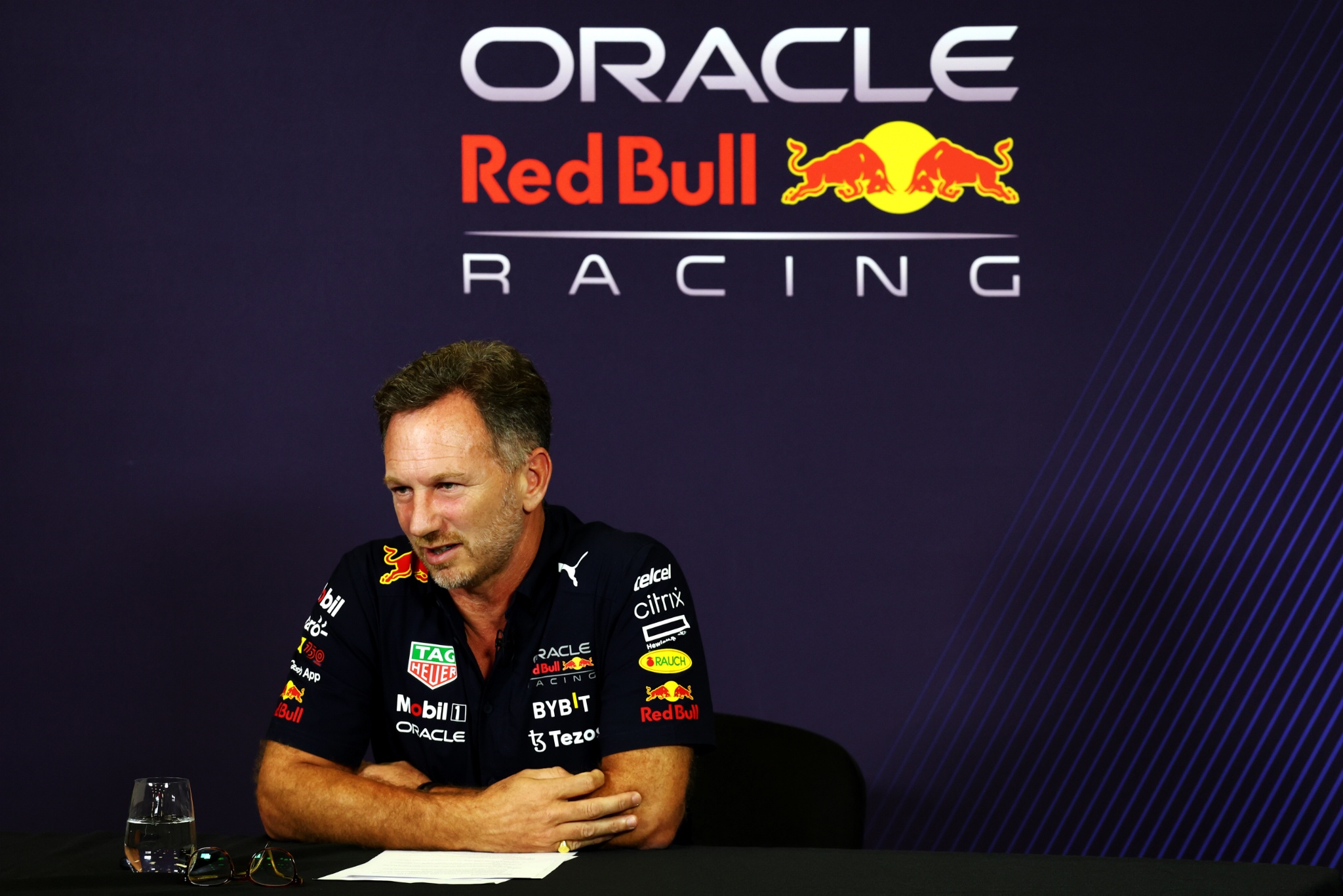 Christian Horner (GBR) ) Kepala Tim Red Bull Racing dalam konferensi pers mengenai hasil pelanggaran batas biaya.