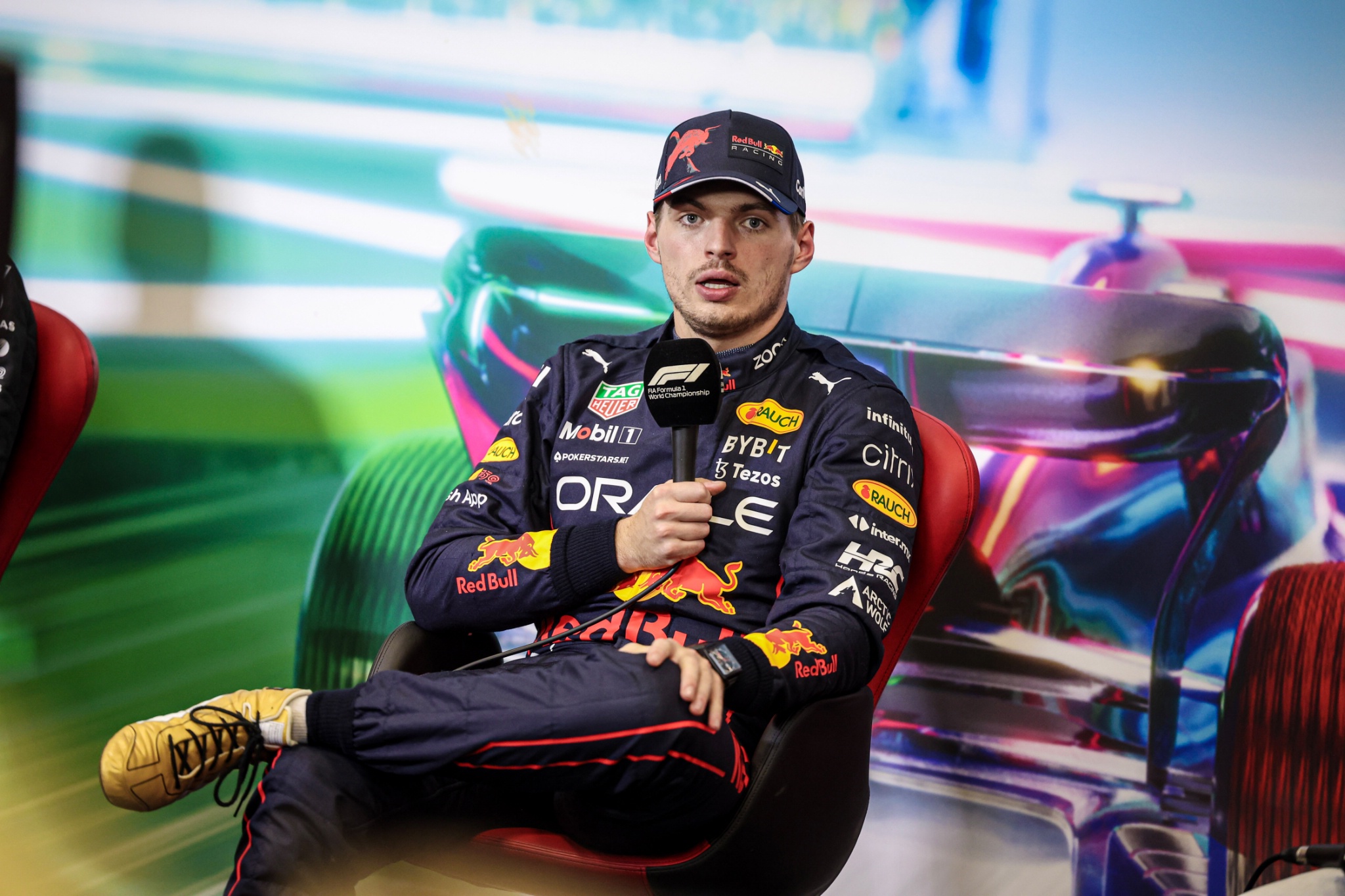 Max Verstappen (NLD) ) Red Bull Racing di konferensi pers pasca kualifikasi FIA. Kejuaraan Dunia Formula 1, Rd 20,