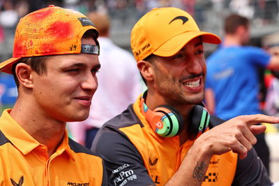 (L ke R ): Lando Norris (GBR) McLaren dan Daniel Ricciardo (AUS) McLaren pada parade pembalap. Formula 1 World