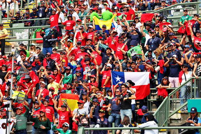 Circuit atmosphere - fans in the grandstand. Formula 1 World Championship, Rd 20, Mexican Grand Prix, Mexico City, Mexico,