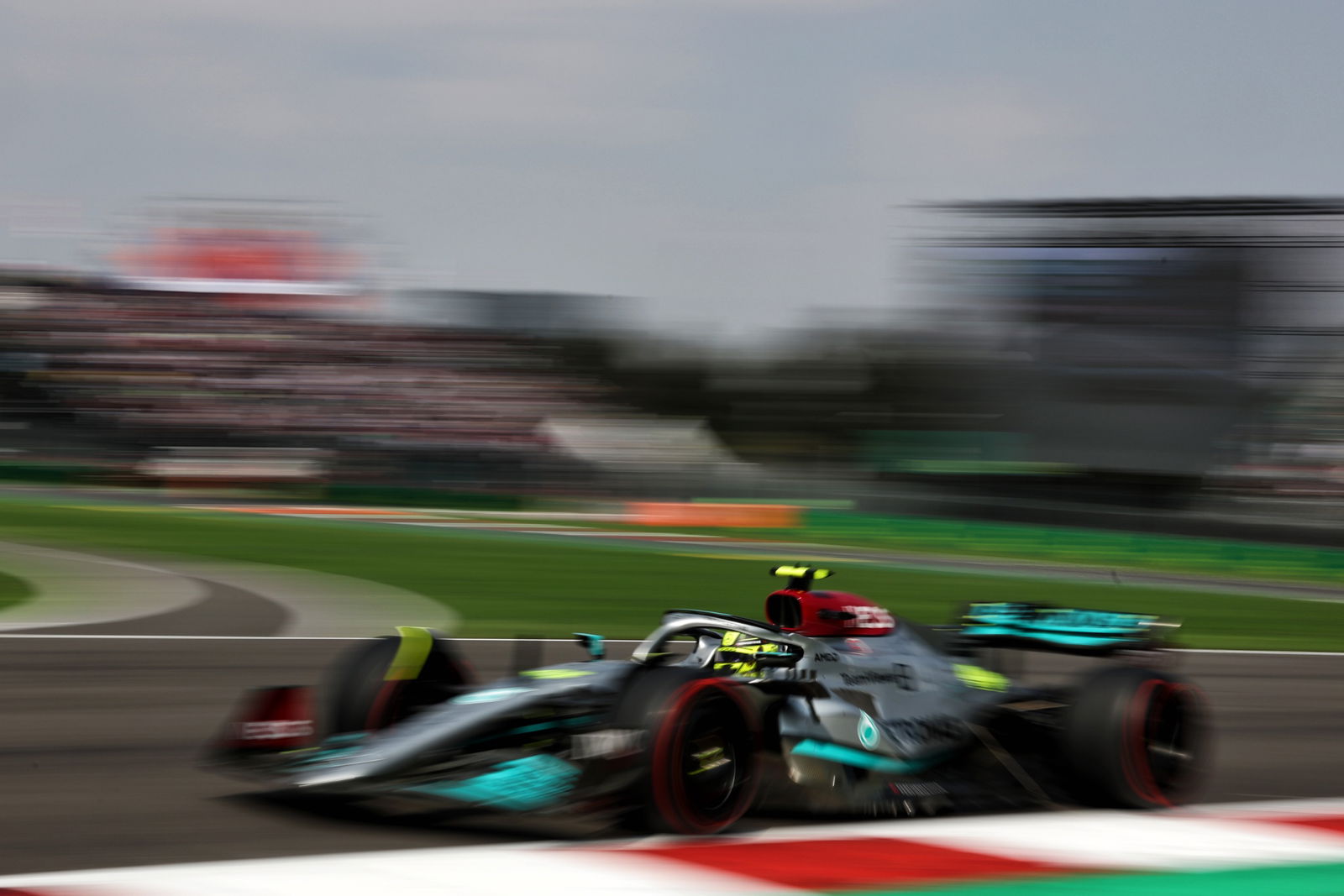 Lewis Hamilton (GBR) Mercedes AMG F1 W13. Formula 1 World Championship, Rd 20, Mexican Grand Prix, Mexico City, Mexico,