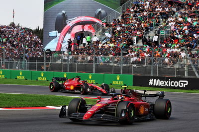 Carlos Sainz Jr ( ESP) Ferrari F1-75. Kejuaraan Dunia Formula 1, Rd 20, Grand Prix Meksiko, Mexico City, Mexico, Race