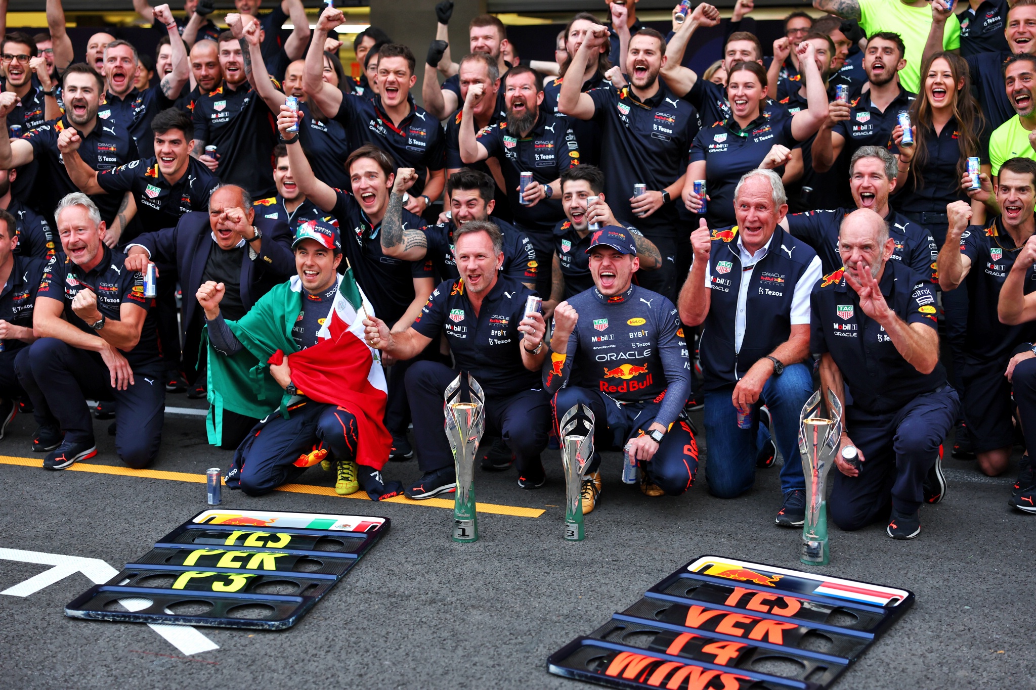 Red Bull Racing celebrates a record breaking 14th GP victory in one season for Max Verstappen (NLD) Red Bull Racing and