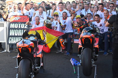 Augusto Fernandez, Pedro Acosta, Moto2 race, Valencia MotoGP, 6 November