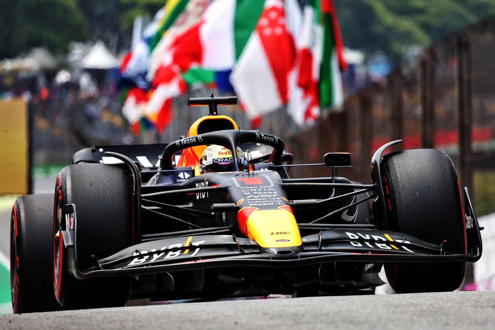 Max Verstappen (NLD) ) Red Bull Racing RB18. Kejuaraan Dunia Formula 1, Rd 21, Grand Prix Brasil, Sao Paulo, Brasil,