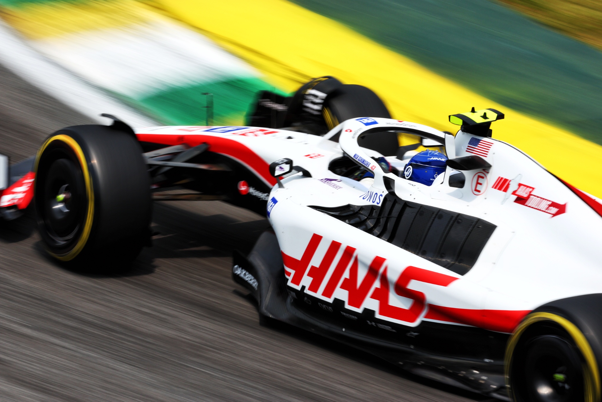 Mick Schumacher (GER ) Haas VF-22. Kejuaraan Dunia Formula 1, Rd 21, Grand Prix Brasil, Sao Paulo, Brasil, Kualifikasi