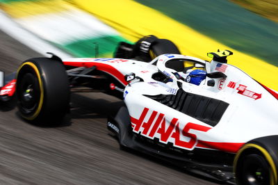 Mick Schumacher (GER ) Haas VF-22. Kejuaraan Dunia Formula 1, Rd 21, Grand Prix Brasil, Sao Paulo, Brasil, Kualifikasi