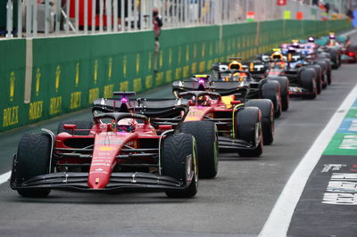 Charles Leclerc (MON) ) Ferrari F1-75, satu-satunya pembalap dengan ban menengah di Q3. Kejuaraan Dunia Formula 1, Rd 21,