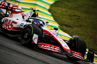 Mick Schumacher (GER ) Haas VF-22. Kejuaraan Dunia Formula 1, Rd 21, Grand Prix Brasil, Sao Paulo, Brasil, Kualifikasi