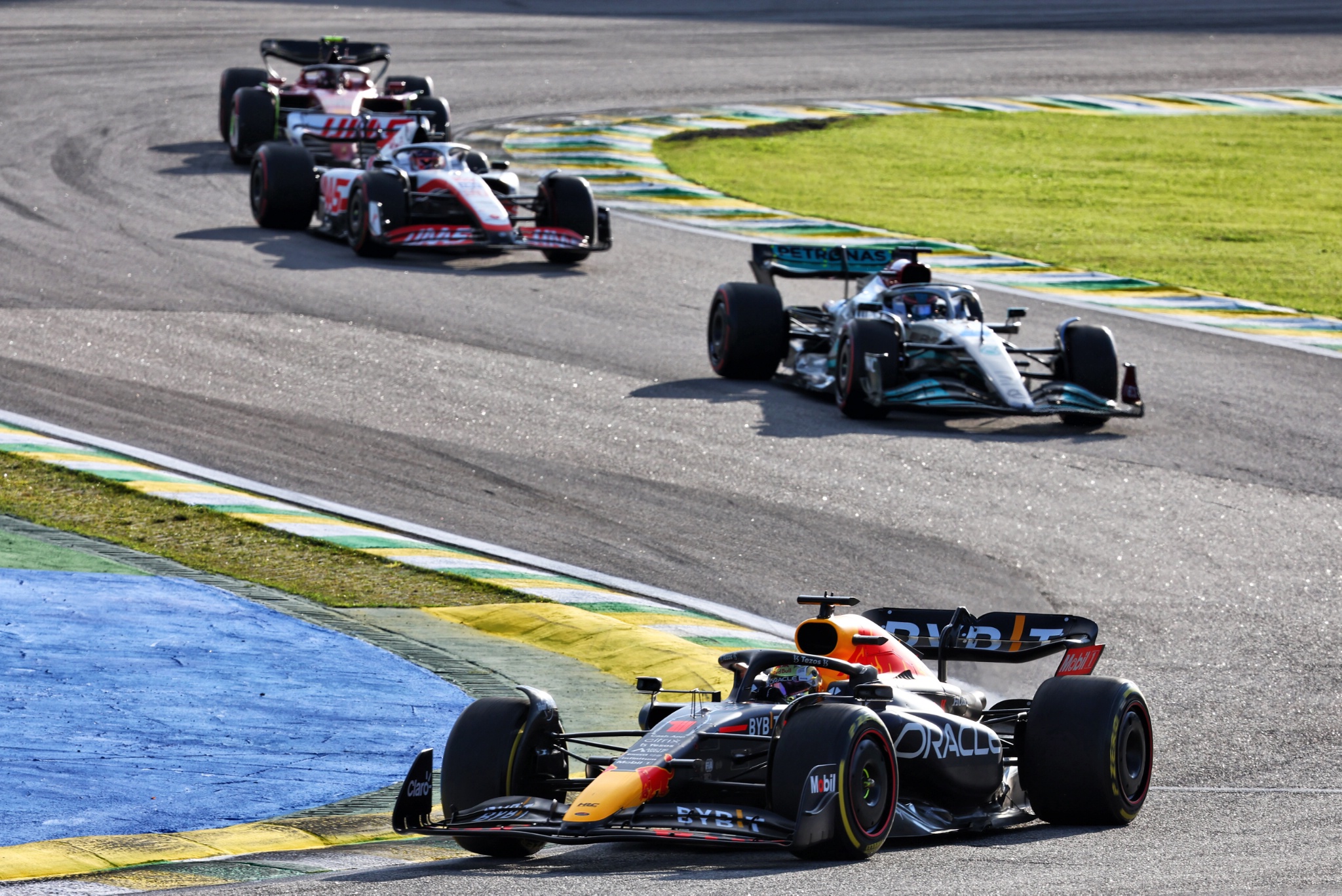 Max Verstappen (NLD) ) Red Bull Racing RB18. Kejuaraan Dunia Formula 1, Rd 21, Grand Prix Brasil, Sao Paulo, Brasil,