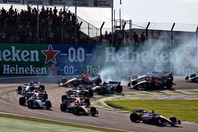 Kevin Magnussen (DEN) Haas VF-22 leads at the start of the race. Formula 1 World Championship, Rd 21, Brazilian Grand