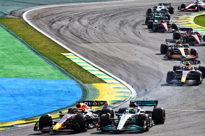 Max Verstappen (NLD) Red Bull Racing RB18 and Lewis Hamilton (GBR) Mercedes AMG F1 W13 make contact as they battle for