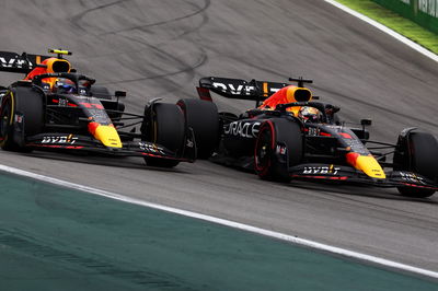 Sergio Perez (MEX ), Red Bull Racing dan Max Verstappen (NLD), Kejuaraan Dunia Formula 1 Red Bull Racing, Rd 21,