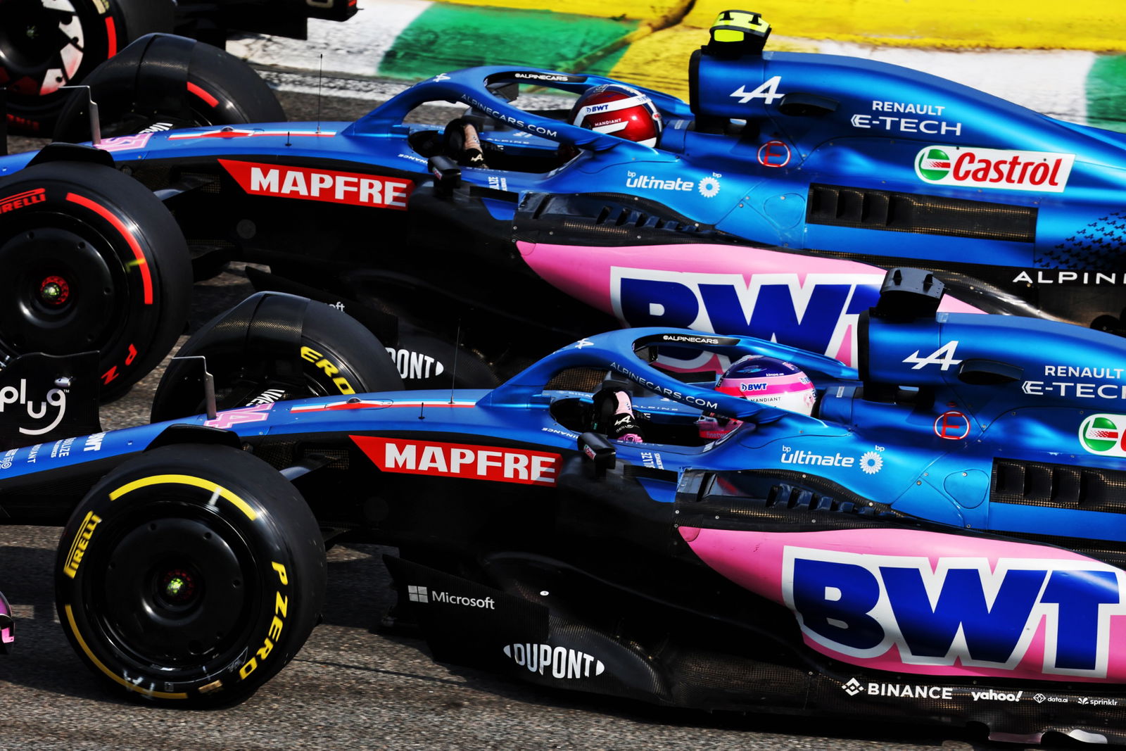 Fernando Alonso (ESP) Alpine F1 Team A522 and Esteban Ocon (FRA) Alpine F1 Team A522 battle for position. Formula 1 World