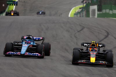 Fernando Alonso (ESP), Alpine F1 Team and Sergio Perez (MEX), Red Bull Racing Formula 1 World Championship, Rd 21,