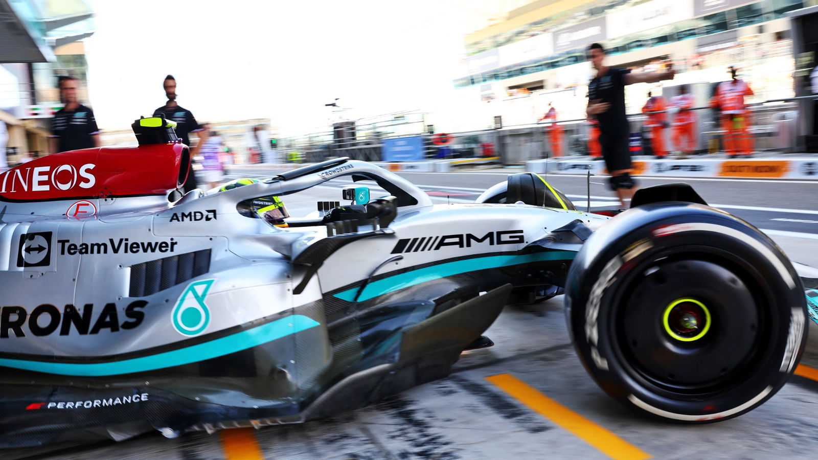 Lewis Hamilton (GBR) Mercedes AMG F1 W13