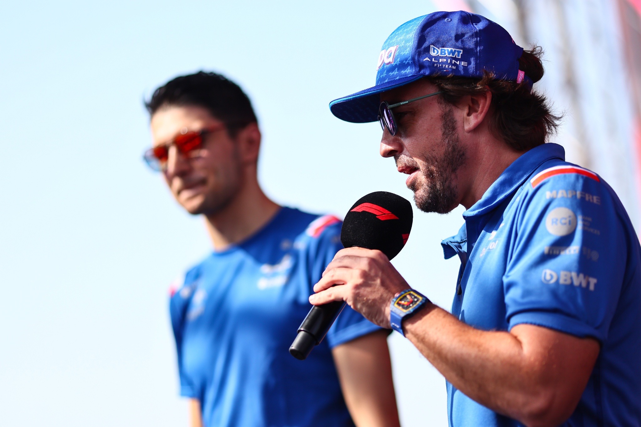 Fernando Alonso (ESP ), Alpine F1 Team dan Esteban Ocon (FRA), Alpine F1 Team Formula 1 World Championship, Rd 22, Abu