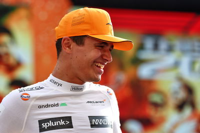 Lando Norris (GBR ) McLaren pada parade pembalap. Kejuaraan Dunia Formula 1, Rd 22, Grand Prix Abu Dhabi, Yas Marina