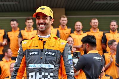 Daniel Ricciardo (AUS) McLaren at a team photograph. Formula 1 World Championship, Rd 22, Abu Dhabi Grand Prix, Yas Marina