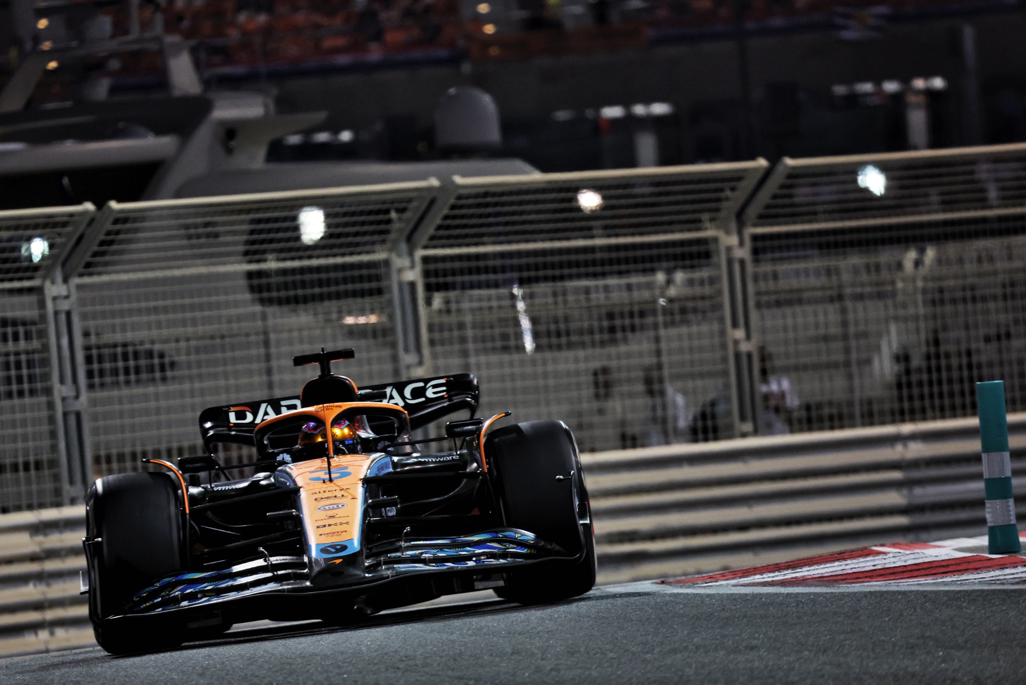 Daniel Ricciardo (AUS ) McLaren MCL36. Kejuaraan Dunia Formula 1, Rd 22, Grand Prix Abu Dhabi, Sirkuit Yas Marina, Abu