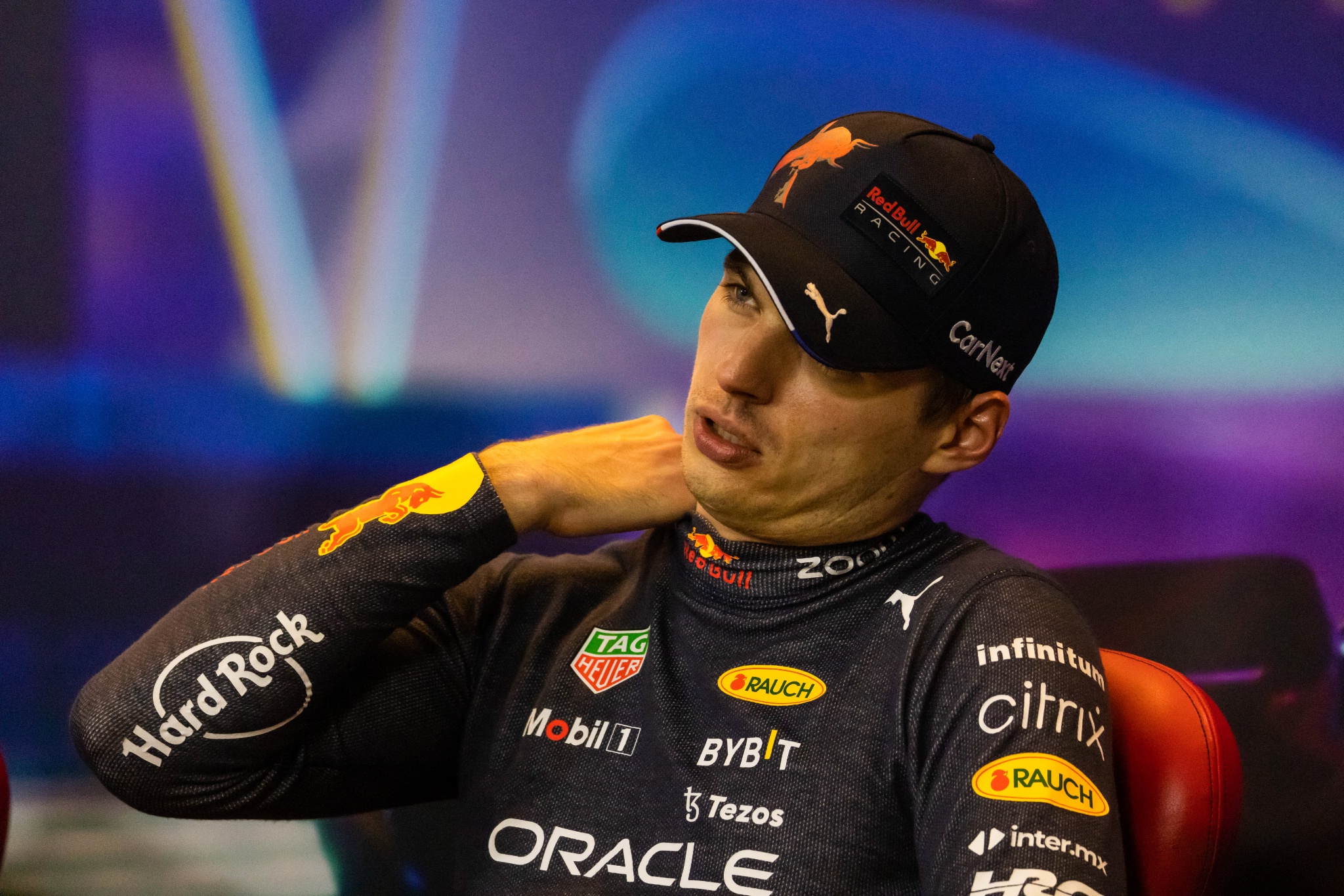 Max Verstappen (NLD ) Balapan Red Bull dalam konferensi pers FIA pasca balapan. Kejuaraan Dunia Formula 1, Rd 22, Abu Dhabi
