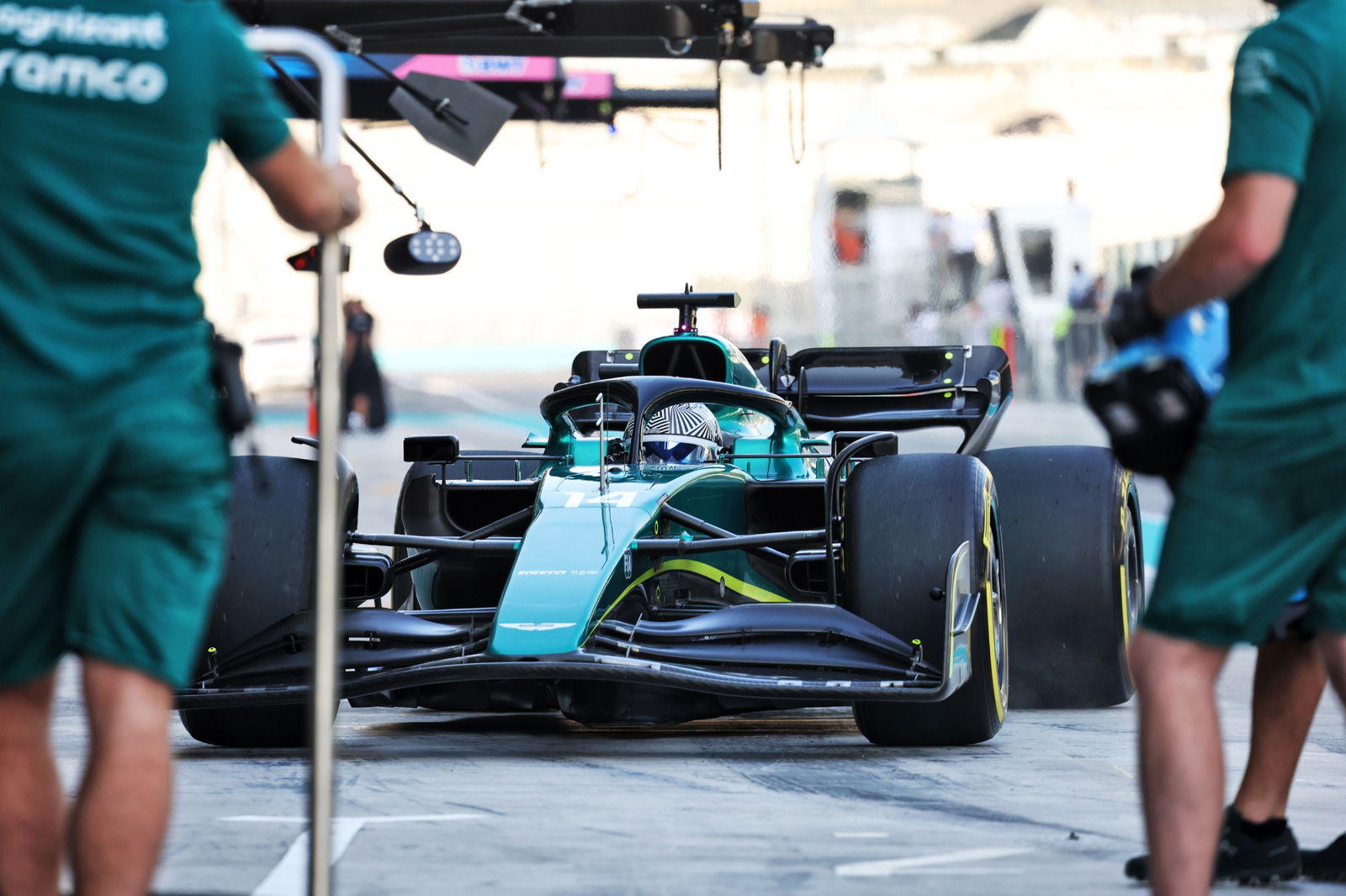Fernando Alonso (ESP ) Aston Martin F1 Team AMR22. Tes Formula 1, Sirkuit Yas Marina, Abu Dhabi, Selasa.-
