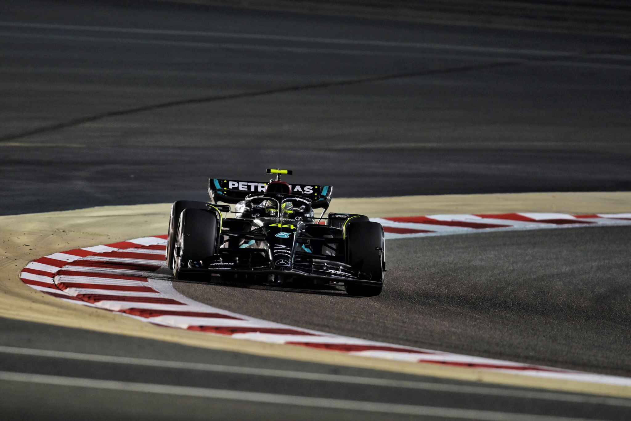 Lewis Hamilton (GBR ) Mercedes AMG F1 W14.Pengujian Formula 1, Sakhir, Bahrain, Hari Pertama.- www.xpbimages.com, EMail:
