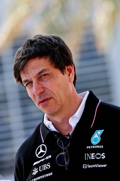 Toto Wolff (GER ) Pemegang Saham Mercedes AMG F1 dan Direktur Eksekutif Pengujian Formula 1, Sakhir, Bahrain, Hari Kedua.-