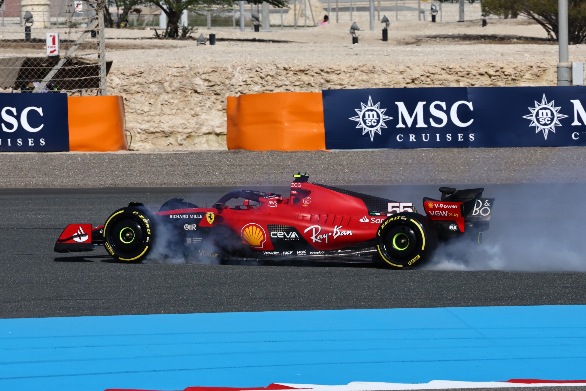 Carlos Sainz Jr (ESP) The Ferrari SF-23 locks up under braking and widens.  Formula 1 World Championship, Rd 1, Bahrain