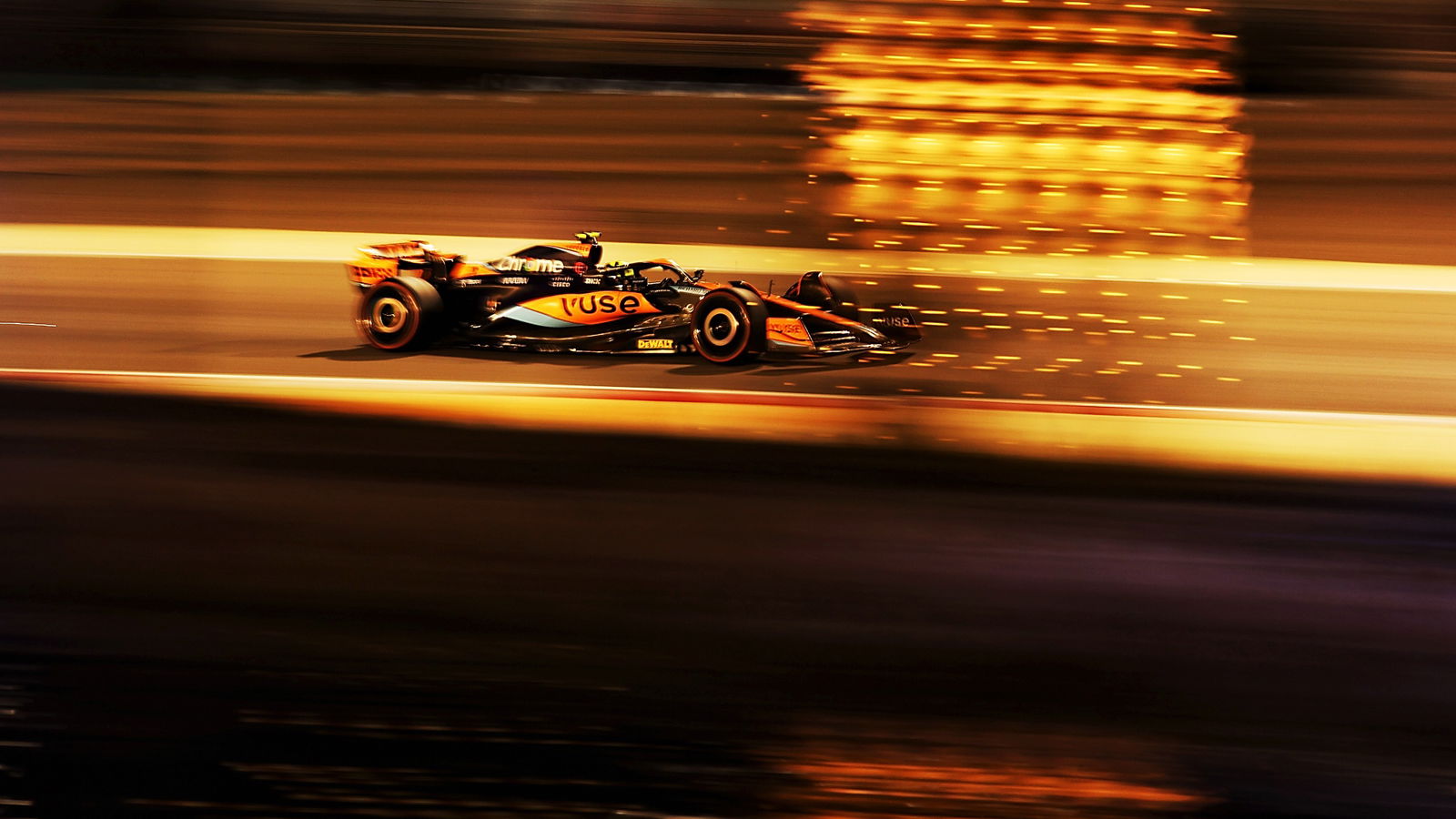 Lando Norris (GBR) McLaren MCL60.